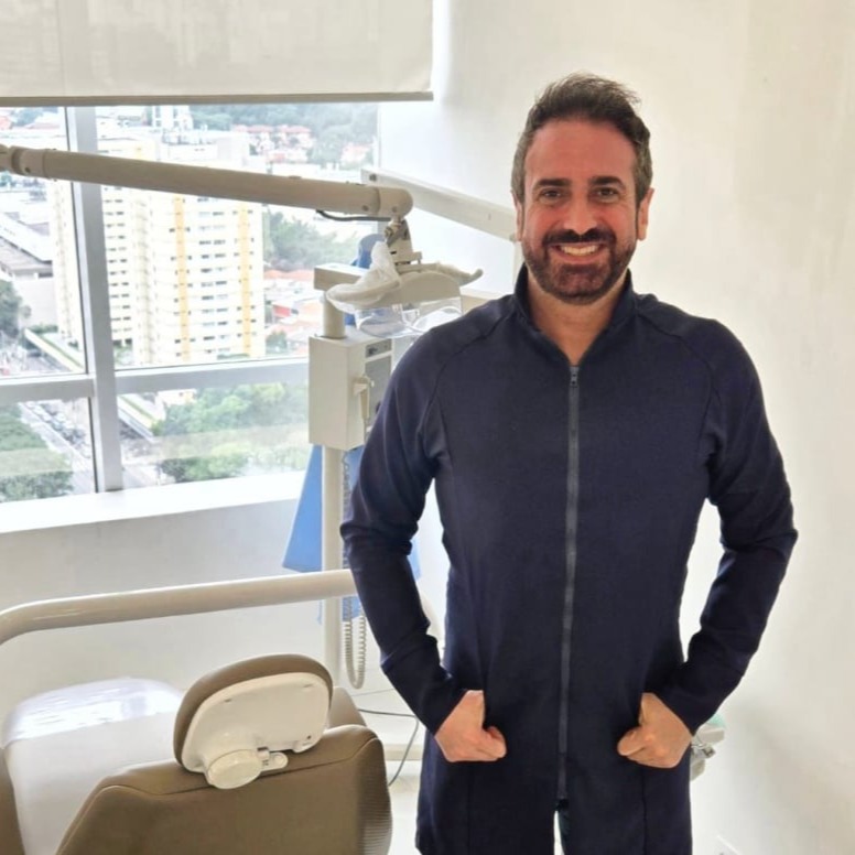 Dr. Francisco Correia